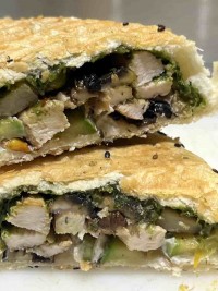 پنینی مرغ و سبزیجات  panini chicken &vegtebales