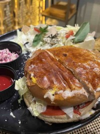 چیز برگر فرانسوی French cheese burger 